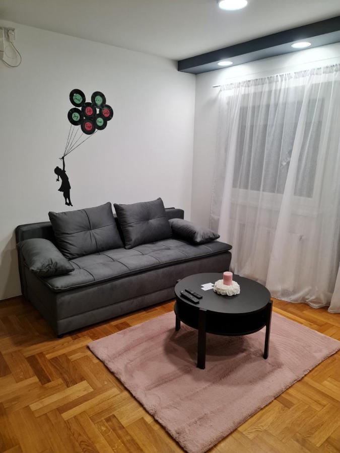 Apartman Vinyl - Self Chek-In Osijek Exterior foto